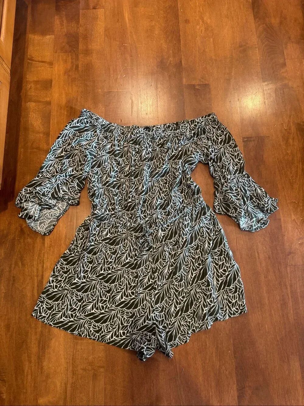 Express Off Shoulder Olive Green White Leaf Print Romper Women’s Medium Bell Sle